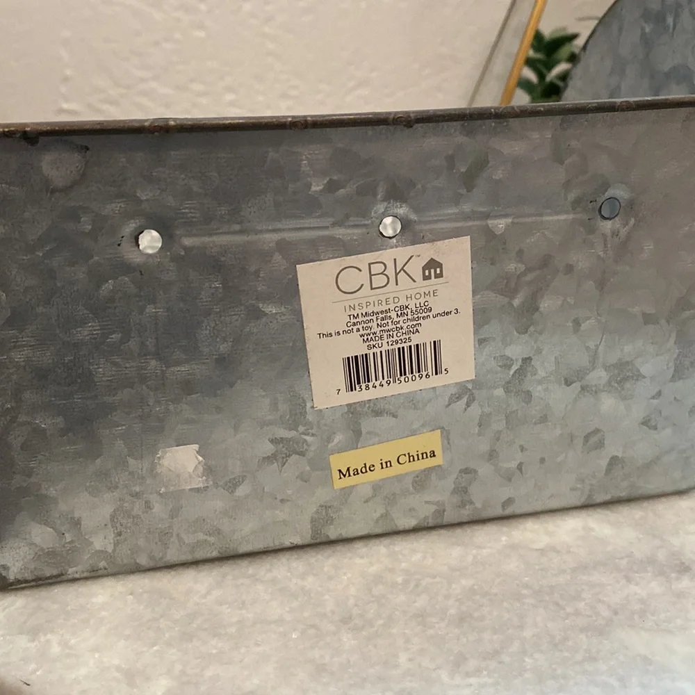 🤍Decorative Tin Holder/Basket - Picture 2 of 5